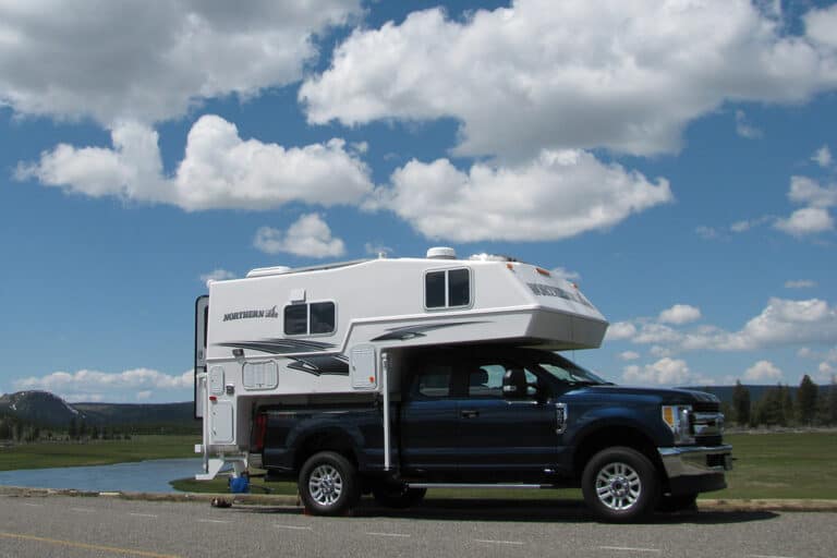 Sportsman Edition Northern Lite 4Season Truck Campers