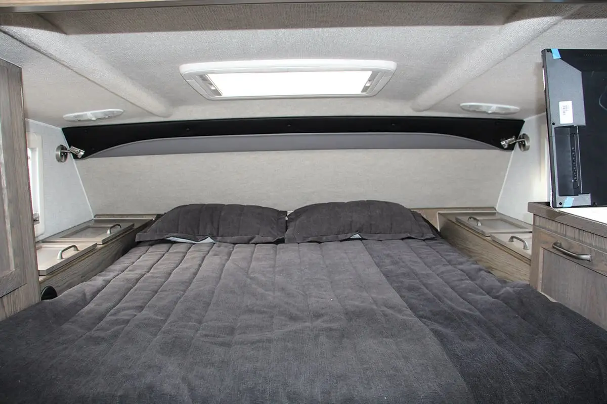 9-6 LE Wet | Northern Lite 4-Season Truck Campers