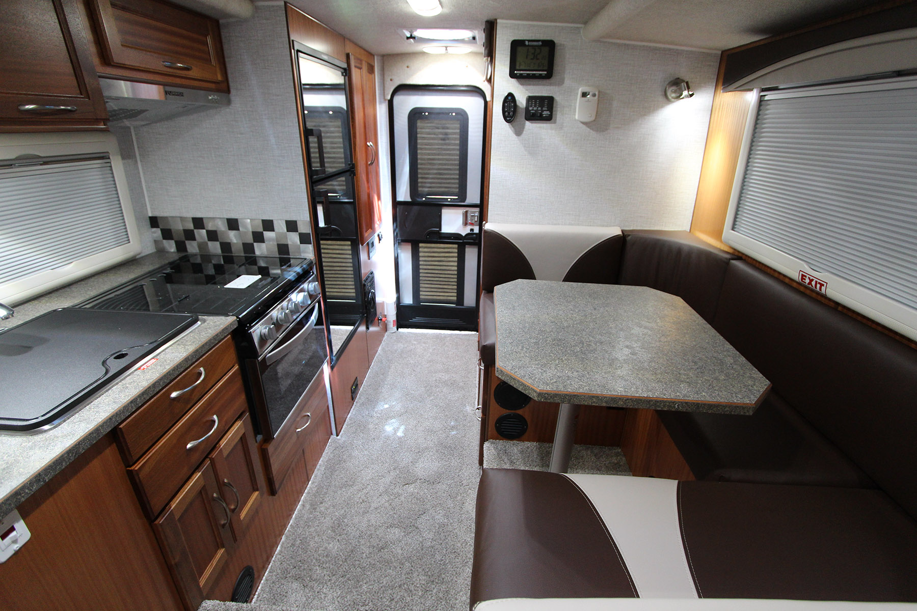 8-11 SE Wet Bath | Northern Lite 4-Season Truck Campers